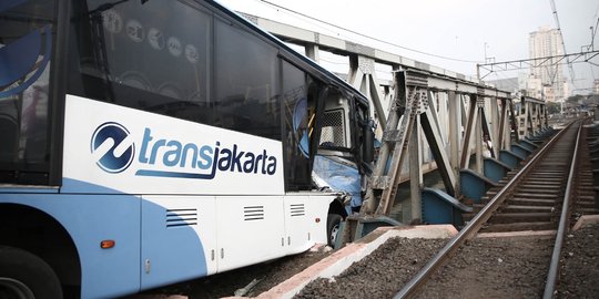 Transjakarta vs KA, 2 penjaga palang pintu jadi tersangka