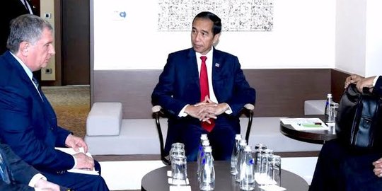 Presiden Jokowi disensus ekonomi BPS di Istana