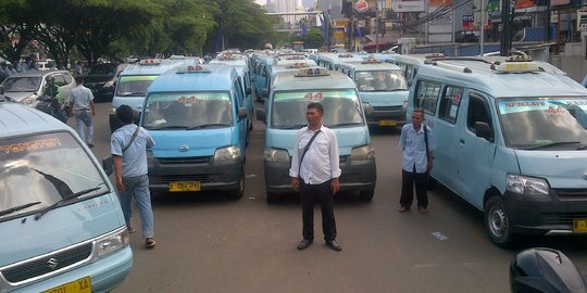 Dishub DKI derek Mikrolet karena bandel dan ogah patuhi aturan