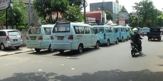 Ogah patuhi aturan, angkot nakal bakal dibuat bangkrut oleh Ahok
