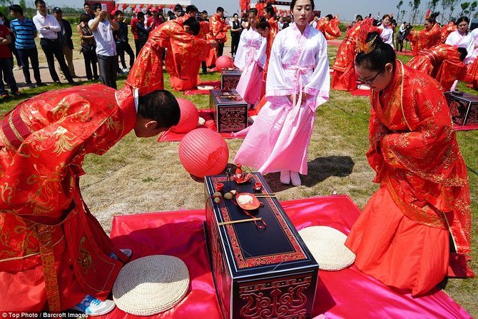 66 pasangan china nikah massal dengan ritual dinasti han