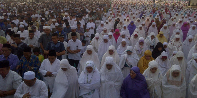 Warga muslim di Kalsel beramai-ramai membetulkan arah kiblat