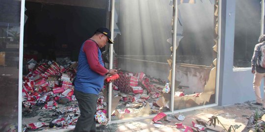 Cari penyebab kebakaran Pasar Besar malang, abu dan kabel diteliti