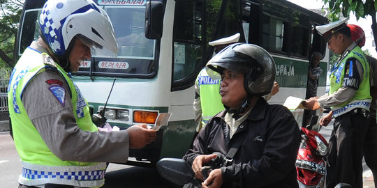 Kena razia polisi, pelajar di Probolinggo dihukum baca selawat