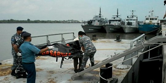 KRI Oswald tembak kapal pencuri ikan berbendera China di Natuna