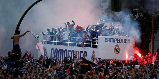 Euforia ribuan suporter sambut Real Madrid arak trofi Liga Champions