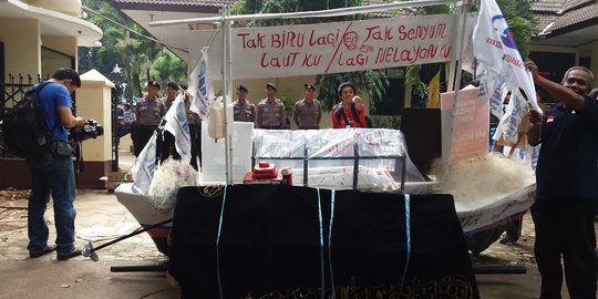 Bawa perahu, nelayan Jakarta dengarkan putusan PTUN soal reklamasi