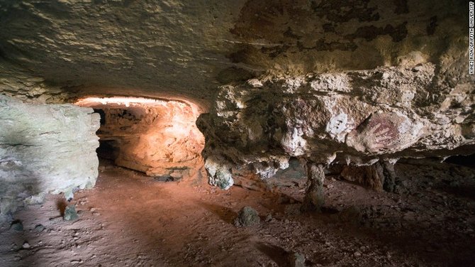 gua di taman prasejarah leang leang