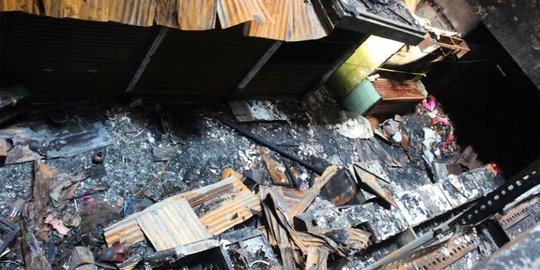 Yang tersisa dalam kebakaran ratusan kios di Pasar Besar Malang