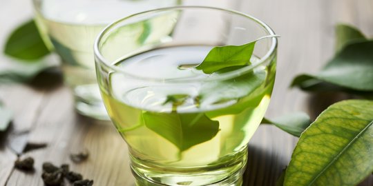 Kuatkan gigi cantikmu dengan rajin minum teh hijau