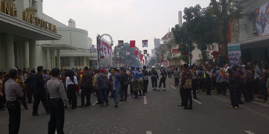 Kehadiran Jokowi bikin Jalan Asia Afrika Bandung ditutup