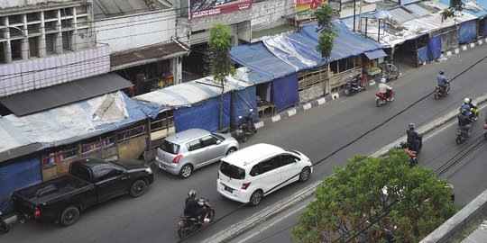 Polda Metro bakal gusur lahan parkir & lapak dagang di trotoar