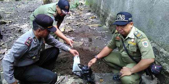 Razia indekos, polisi temukan diduga janin dikubur di kebun