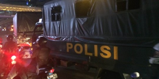 Bunyikan sirene saat macet, rombongan polisi disoraki pengguna jalan