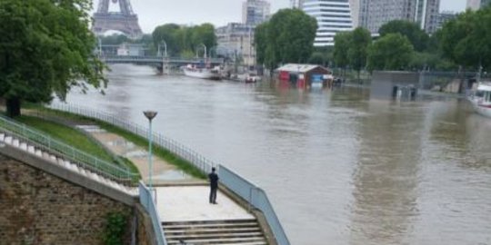 Banjir Paris makin parah, Museum Louvre ditutup