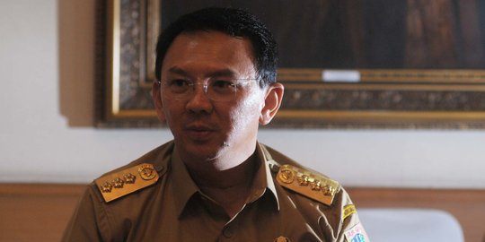 Ahok tegaskan kendaraan dilarang masuk Balai Kota berlaku untuk PNS