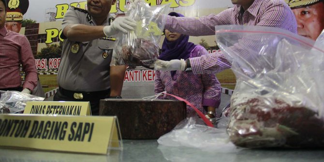Jelang puasa, polisi bekuk pengoplos daging celeng di Bandung