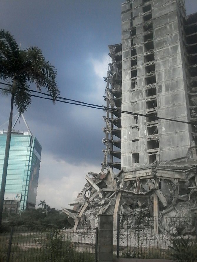 gedung roboh di bintaro