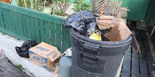 laki laki ditemukan di tong sampah rev2