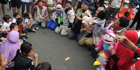 Pendongeng GePPuk hibur anak-anak pengunjung Car Free Day