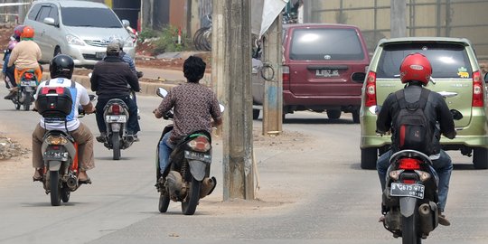 PLN pindahkan tiang listrik di tengah Jalan Ciater pertengahan Juni