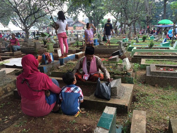 tukang ngaji dadakan di tpu karet jelang ramadan