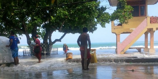 Hati-hati, gelombang perairan Pantai Kuta hampir capai 3 meter