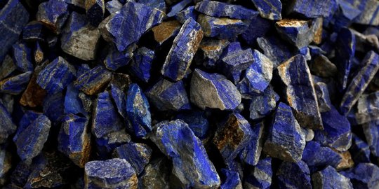 Mengenal lebih dekat Lapis Lazuli, batu permata terlangka di dunia