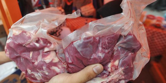 Pemprov DKI sediakan 102 ton daging murah untuk petugas PHL dan PPSU
