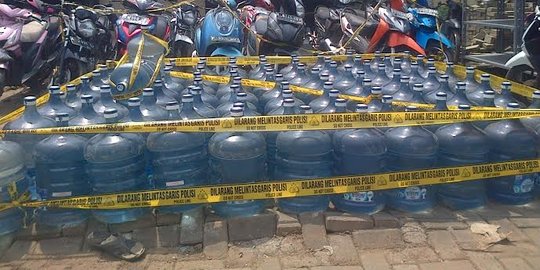 Polisi ringkus pemalsu air kemasan galon, sebulan untung Rp 2,7 juta