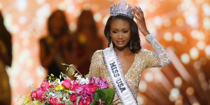 Perwira Angkatan Darat AS ini sabet gelar Miss USA 2016