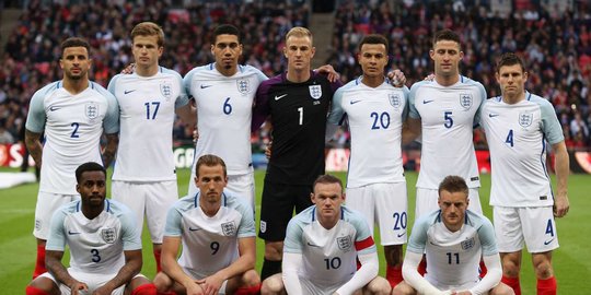 Ironi, buruh Indonesia pembuat jersey Inggris hidupnya melarat