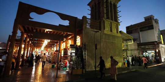 Mengunjungi pasar rempah Old Souk di Dubai