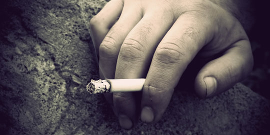 Hanya butuh sebatang rokok untuk membuatmu terkena kanker mulut