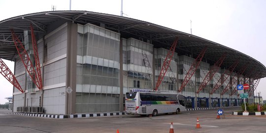 Memantau uji kelayakan Terminal Pulogebang