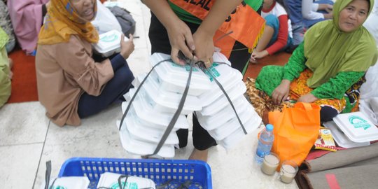 Daripada katering, Masjid Jogokaryan pilih ibu-ibu masak menu takjil