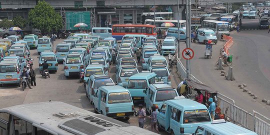 Ahok ledek Kemenhub, tak berani tindak angkutan yang ngetem