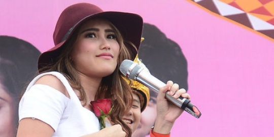 Tarawih bareng keluarga, ini tradisi Ayu Ting Ting di bulan puasa