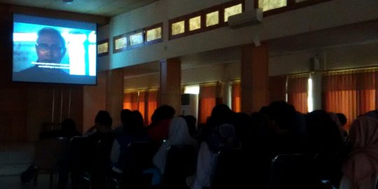 Polisi, LSM dan tentara nonton film Pulau Buru bareng mahasiswa
