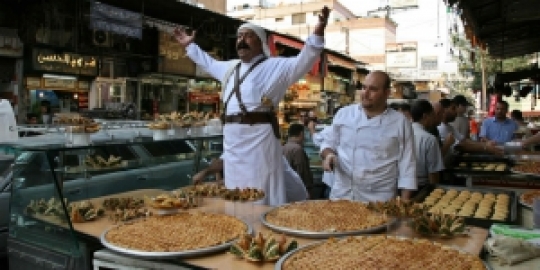 Ramadan Unik di Saudi, dari Meriam hingga THR Gratis