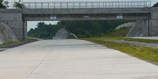 Belum jadi, tol Solo - Sragen akan dipaksa dioperasikan untuk mudik