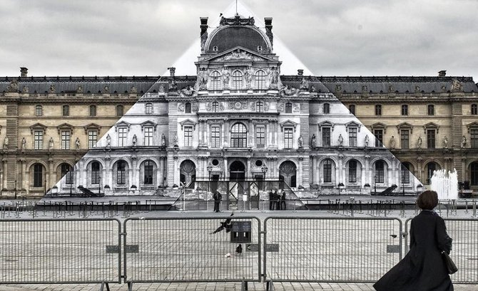 ilusi optik melenyapkan louvre pyramid dari pandangan mata