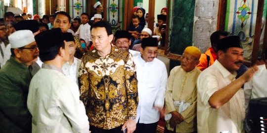 Momen Ahok jadi idola ibu-ibu saat safari Ramadan di Masjid Kedoya