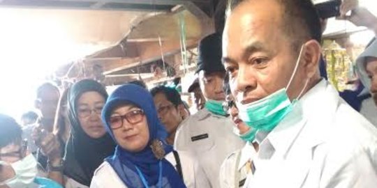 Petugas buru pemasok tahu berformalin ke Pasar Kramat Jati