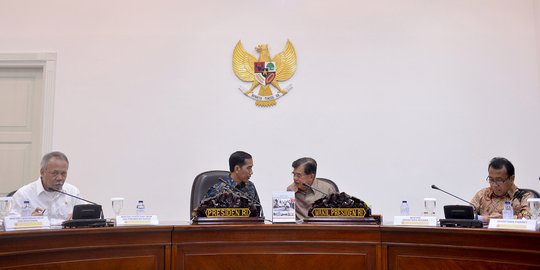 Rapat bahas LRT, Presiden Jokowi geram pembahasan berlarut-larut