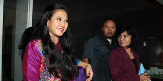 Gaya santai Damayanti Wisnu usai jalani sidang perdana