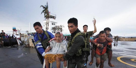 bertahan hidup dari hantaman topan haiyan