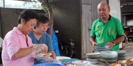 Sejak 1998, Vihara Buddha di Malang rutin bagikan takjil gratis