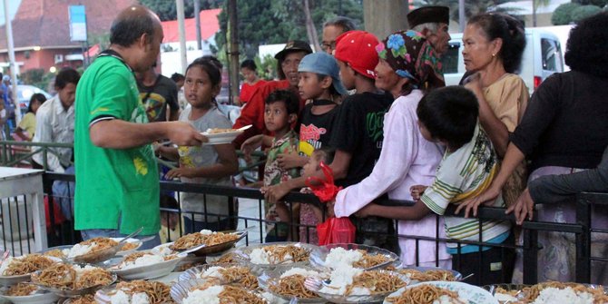 Indahnya Ramadan, vihara di Malang bagikan makanan berbuka gratis