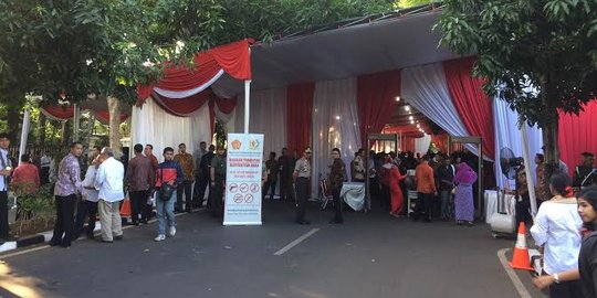 Bertemu Ahok di rumah Mega, Djarot bilang tak satu meja